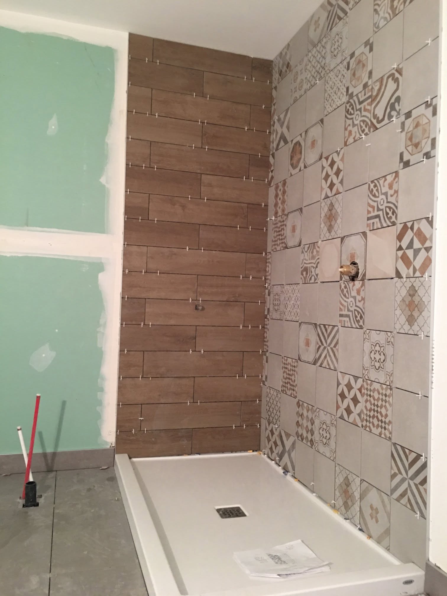 Douche en céramique installée par K2 Céramique à Montréal
